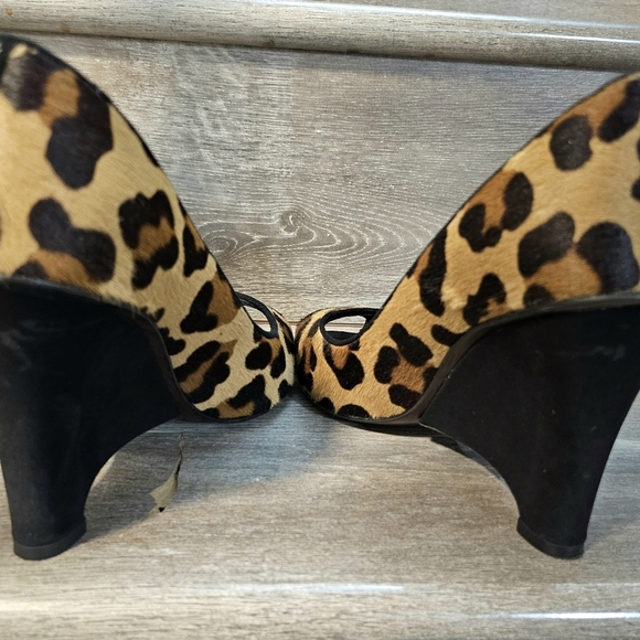 Stuart Weitzman Brown/Beige Leopard Print Wedges Pumps - Picture 5 of 12